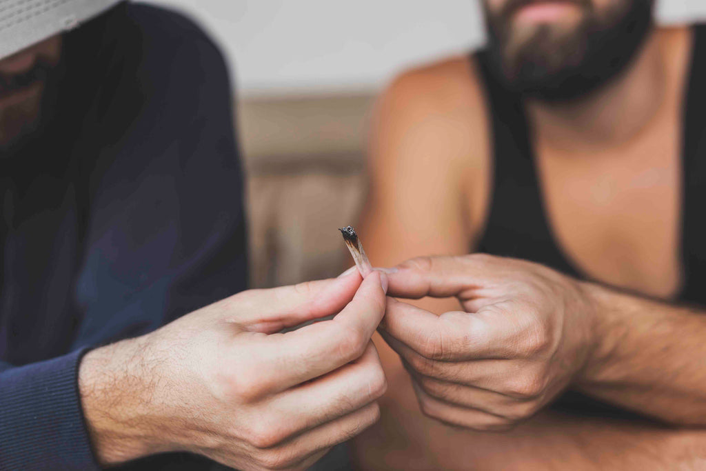 È possibile fumare cannabis senza tabacco?