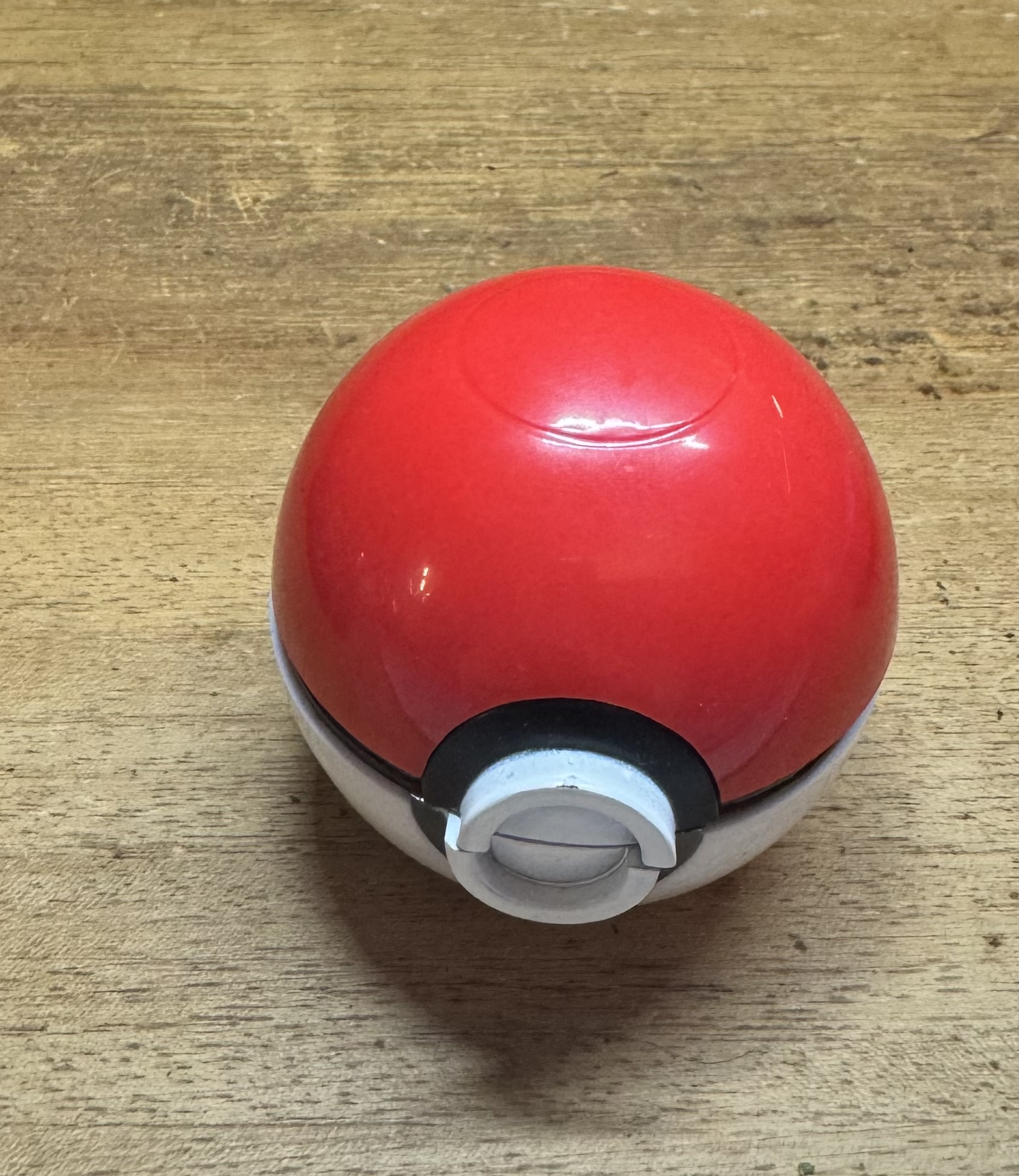 GRINDER POKEMON & PIKACHU BALL